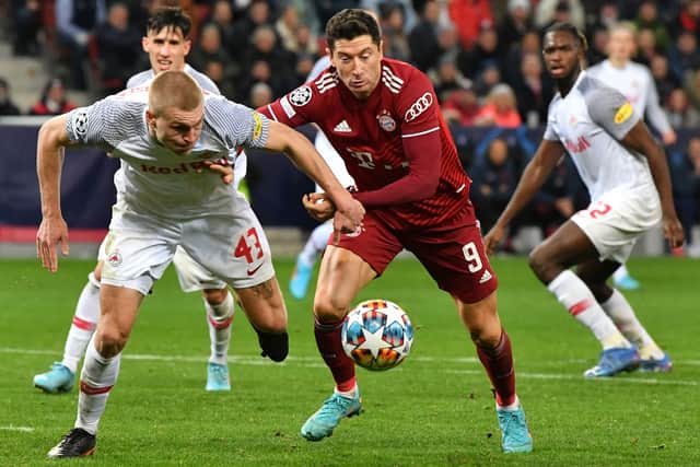 Rasmus Kristensen goes head to head with Robert Lewandowski.