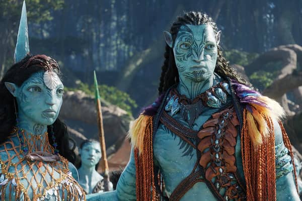 Ronal (Kate Winslet), Tonowari (Cliff Curtis), and the Metkayina Clan (Photo: © 2022 20th Century Studios)
