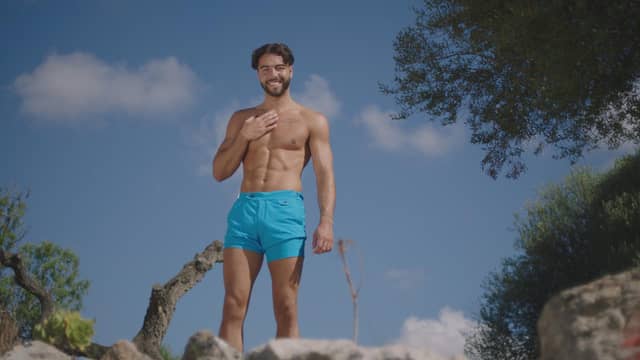 Bombshell Sammy enters the villa & dates 3 girls
