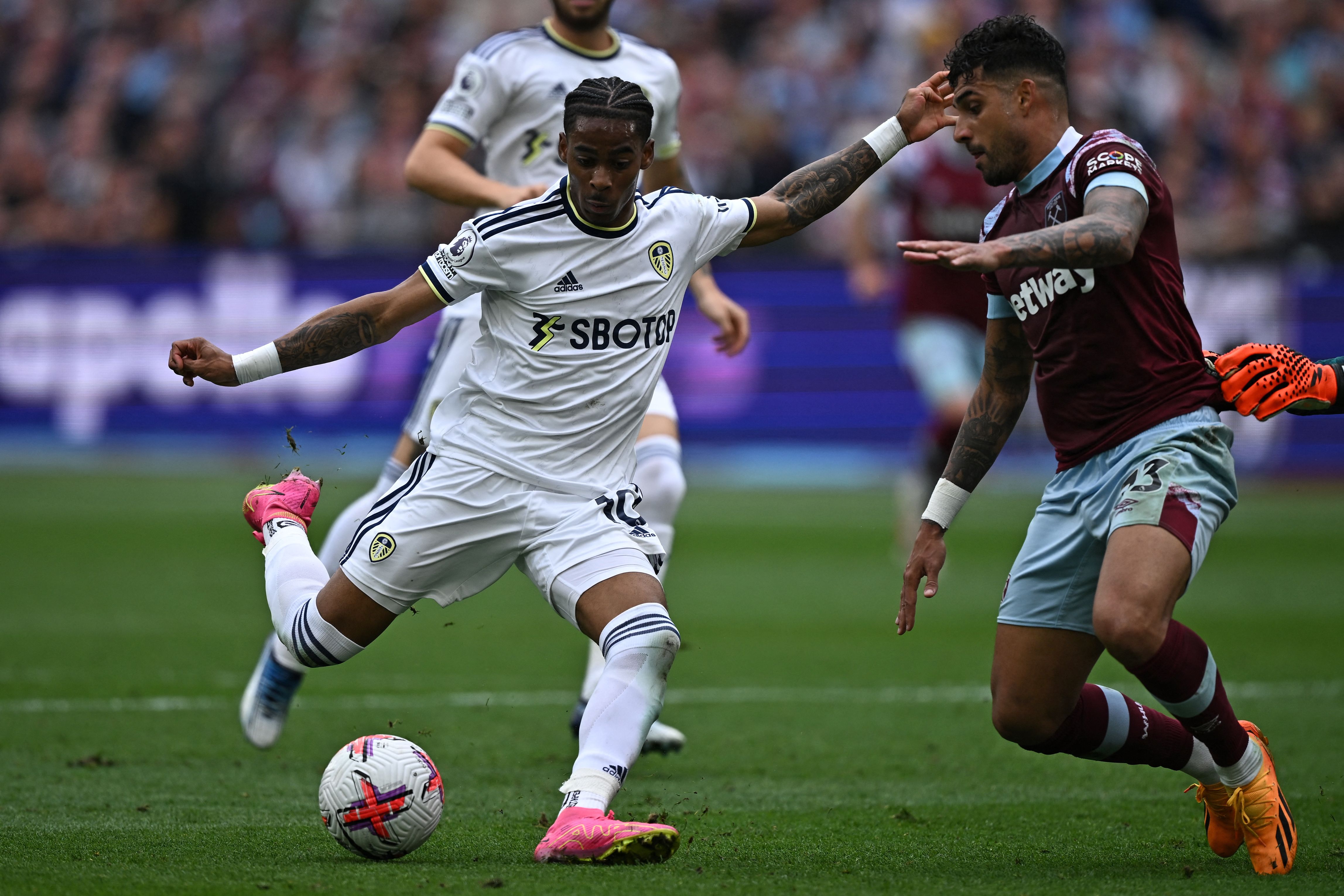 Crystal Palace ‘interested’ in Leeds United man, Everton ‘in talks’ with star as Whites close in on transfer