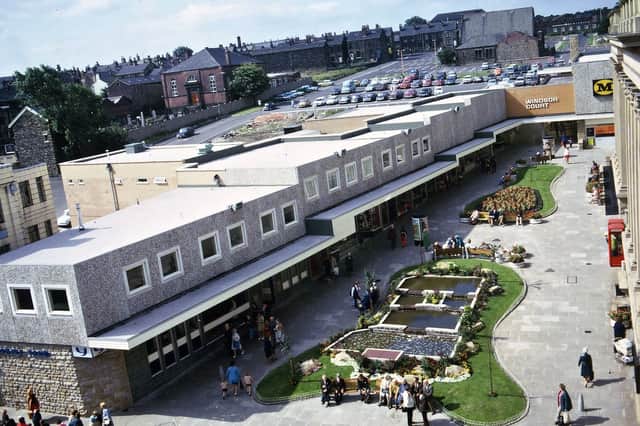 The new shopping precinct which opened about 10 weeks before Christmas in 1972. It was built at the corner of Albion Street and Queen Street. The photo was taken in August 1973; the neatly laid out gardens with flowing water features did not last much longer due to vandalism.
