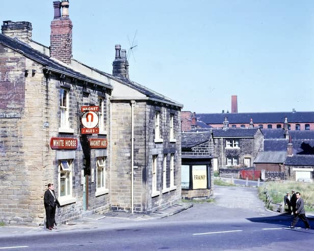 The White Horse in the Townend. This was an area of old settlement in Morley, part of an old road from High Street to Back Lane (Commercial Street) running in front of Frain Bros. Running at right angles to the White Horse was an old terrace of housing called Newsome Square demolished in the late 1960s while behind the pub was an even older area called The Orchard which included Wordsworth Square, Halstead Square.