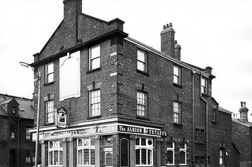 The Albion pub on Armley Road in October 1963. On the right is Arkwright Street. On the left is Brunel Street.