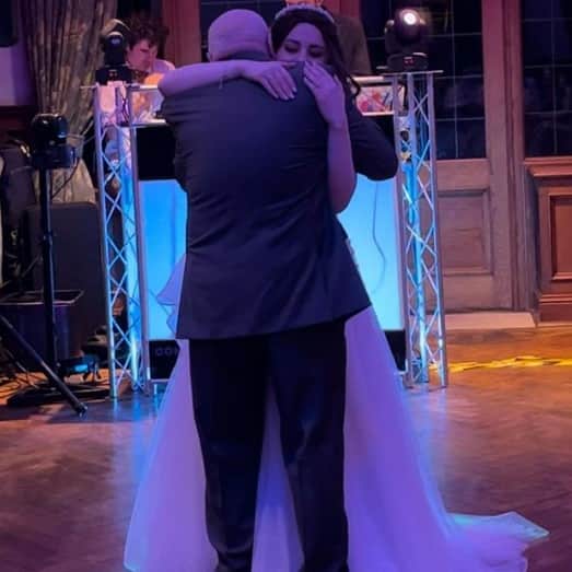 Rebecca and her dad dancing at her wedding (Photo: Rebecca Moss / SWNS)