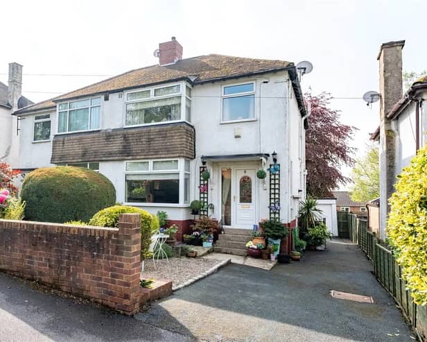 The property sits within a quiet cul-de-sac within minutes of Horsforth train station.