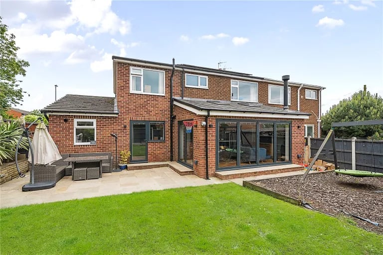 Parkways Drive, Oulton, Leeds, West Yorkshire LS26
