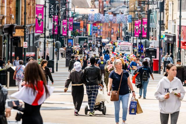 Will the golden weather hold out in Leeds for the remainder of the May Bank Holiday weekend?r across the UK, sunshine has at last returned to Leeds.