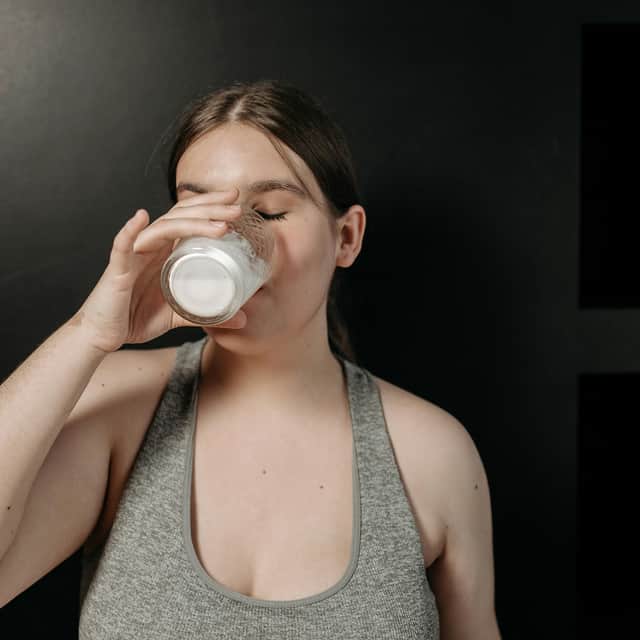 A new study suggests that drinking a glass of milk every day may reduce your risk of bowel cancer.