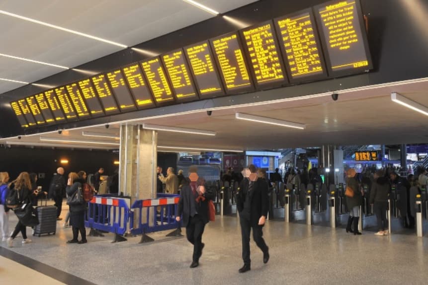 Modernisierungsarbeiten an der Bahnstrecke zwischen Huddersfield und Leeds ...