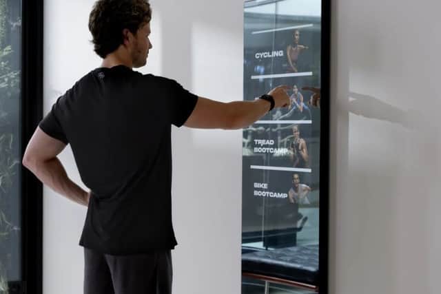 It's a smart mirror that keeps you fit with AI