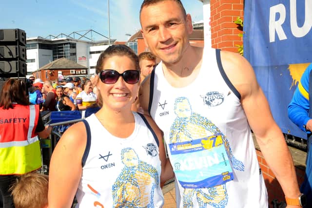 Lindsey and Kevin Sinfield at the start of the Rob Burrow Leeds Marathon 2025