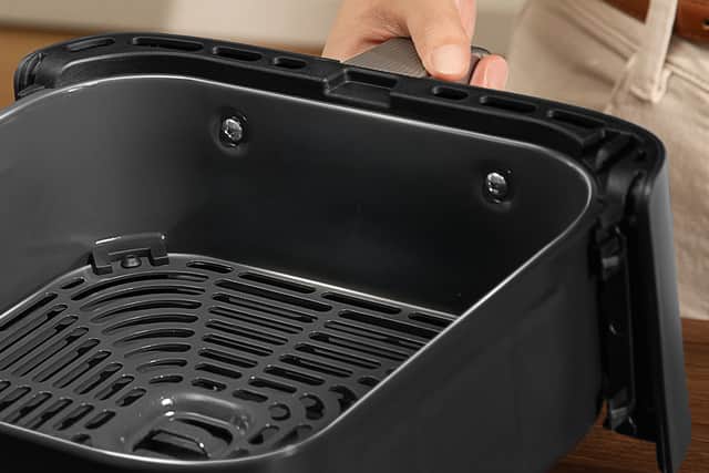 The drawers are shallow, which makes for better heat distribution