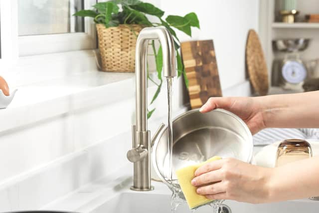 The stainless steel bowl insert just lifts out for cleaning