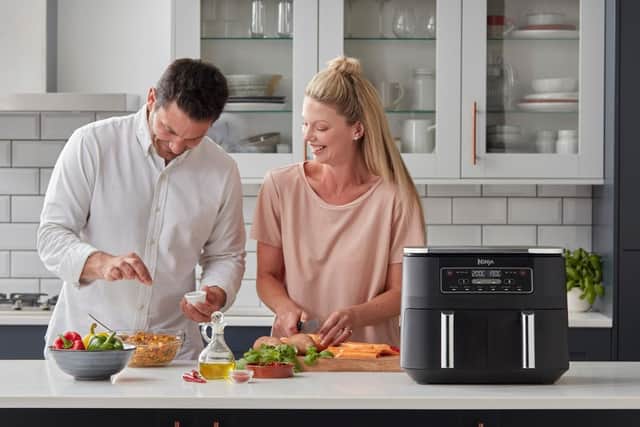 The AF300UK still has enough capacity for a full family meal