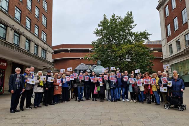 Members of the Anglo-German Societies in Leeds and Dortmund meet at 'the man with the barrel' at Dortmund Square.