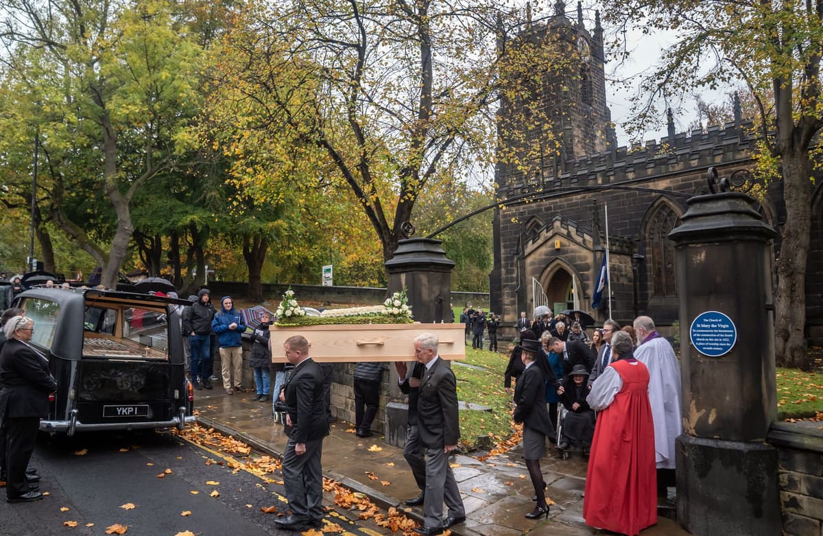 'Thanks Dickie' Emotional tributes at the funeral of legendary Yorkshire ...