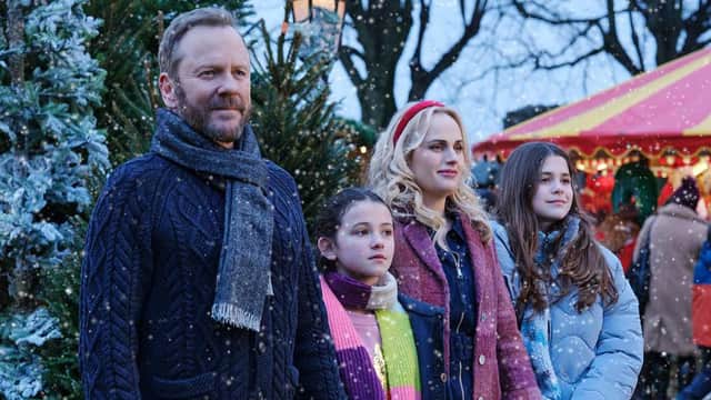 Kiefer Sutherland and Rebel Wilson in Tinsel Town