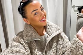 'It's beautiful' A mum who has struggled with an overhanging belly has told how she is now helping millions with their body image