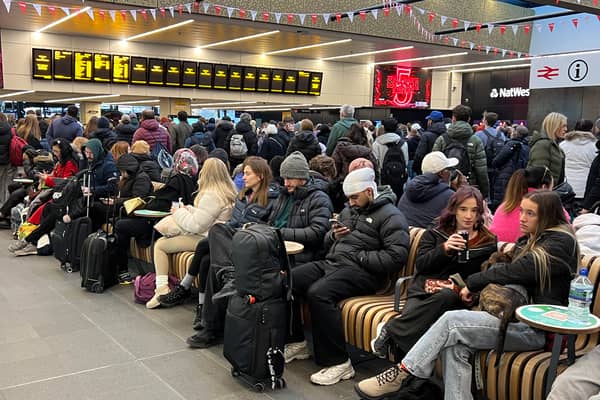 Leeds railway station  packed after delays