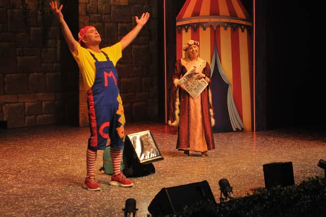 Laura Collins of the Yorkshire Evening Post joins Jez Edwards who plays Muddles on stage