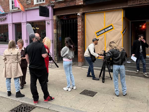 The video stunt was filmed to promote Bar Fibre's Gold Card giveaway 