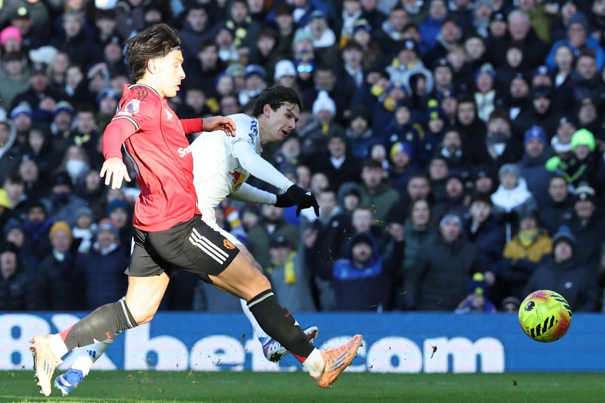Die Reaktion des Torhüters von Leeds United, Trainer Farke ...