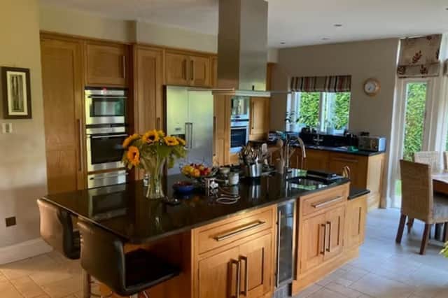 5 bedroom detached house