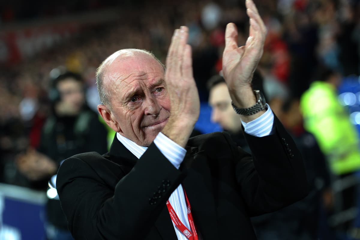 'Broken heart' - Leeds United and Chris Kamara join tributes after death ...