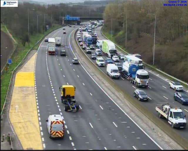 Traffic on M62 eastbound after lorry breaks down