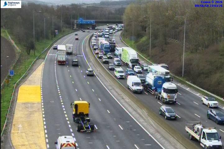 M62 traffic: drivers still facing major delays heading to Leeds on ...