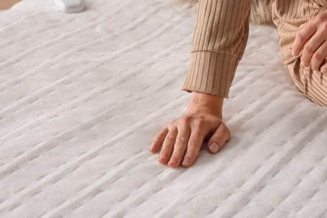 The blanket is designed with pinsonic channels which hold the wires in place, keeping the heat dispersed evenly and preventing tangling of wires