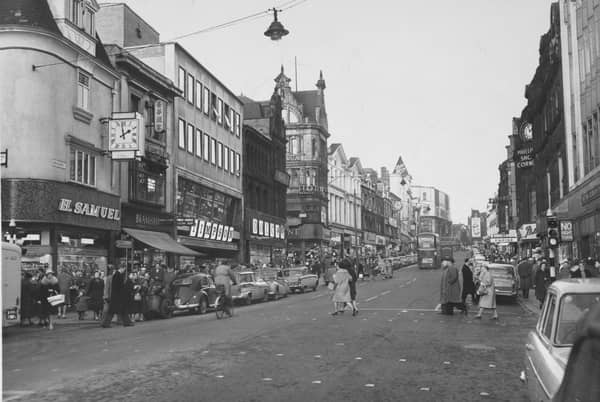 Briggate, Leeds, in November 1967, showing shops including H Samuel, Timpson and Dolcis