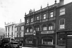 Three Legs pub pictured in November 1937. On the right is Ye Olde Wine Lodge, now The Vine pub.