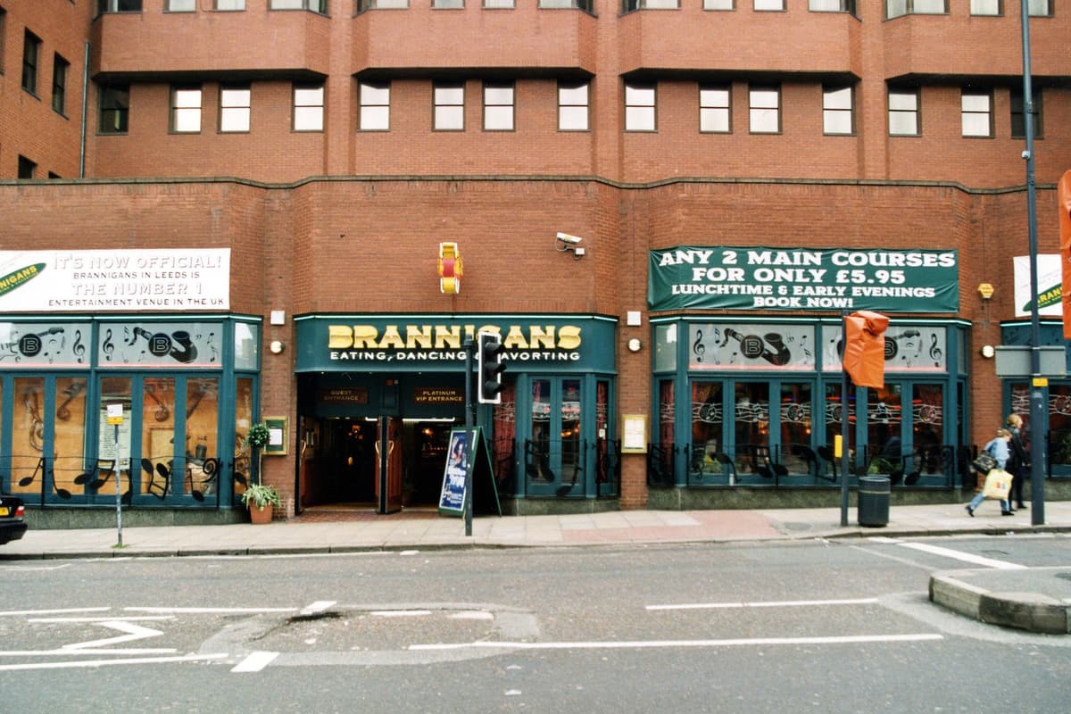 Leeds city centre: 12 vibrant photos take you back to Vicar Lane in the ...