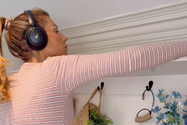 Mrs Hinch uses the soundcore Q30 by Anker Hybrid Active Noise Cancelling Headphones while she does the housework to keep her motivated.