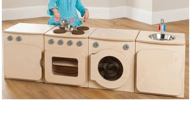 This modular play set is perfect for roleplay
