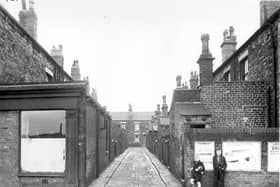 A view looking down Argyle Row from Burmantofts Street in the direction of Argyle Street. Argyle Row gave access to the back entrances of properties on Argyle Avenue and View. Pictured in 1956.