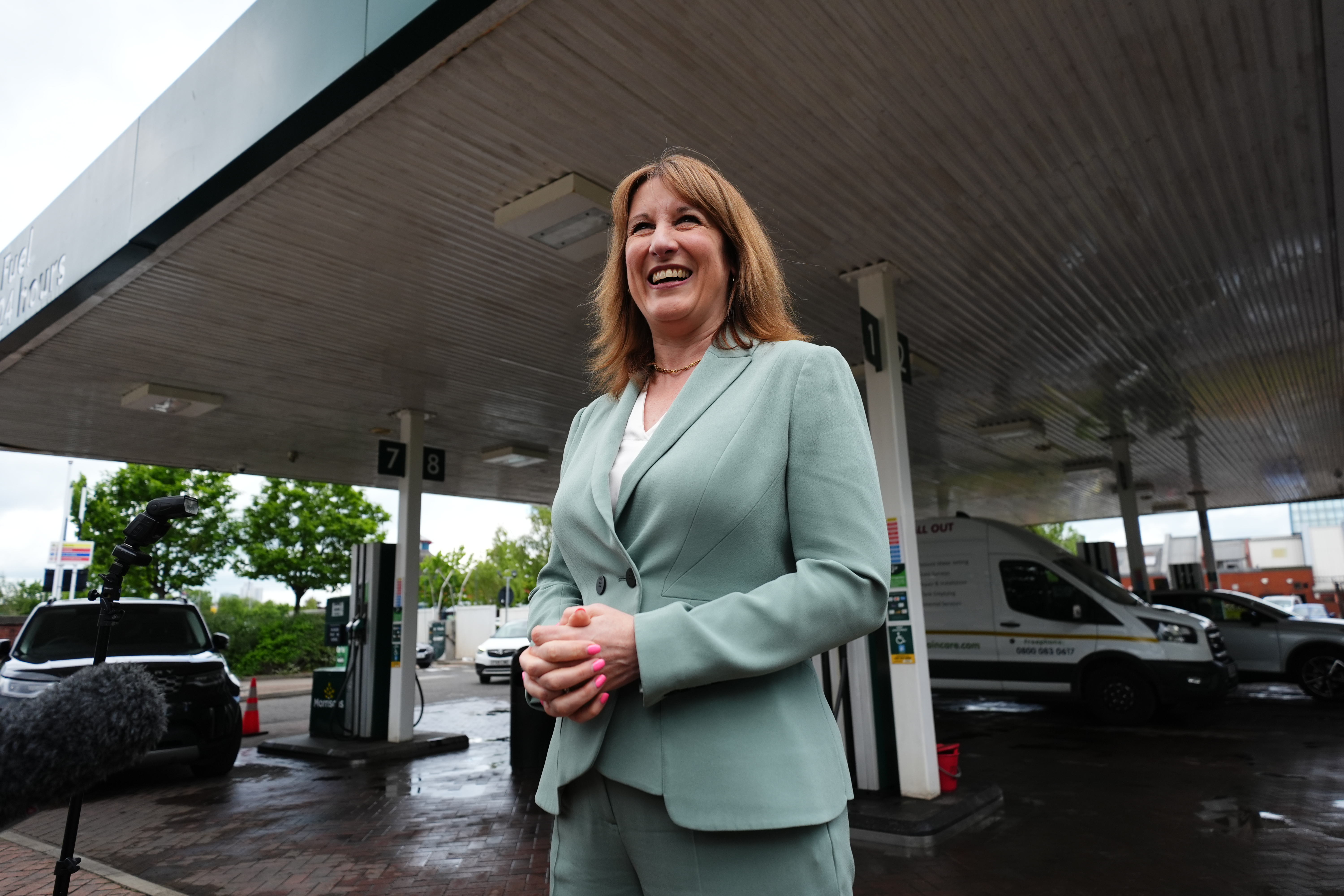 'Left behind': West Leeds MP challenges Northern Rail over Hull-Halifax service planned cuts