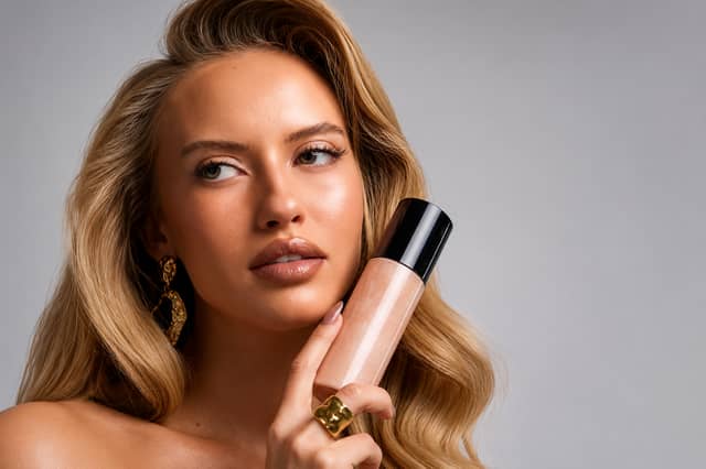 ICONIC London's Prep Set Glow has become a cult beauty favourite thanks to its glow-boosting, multi-tasking formula.