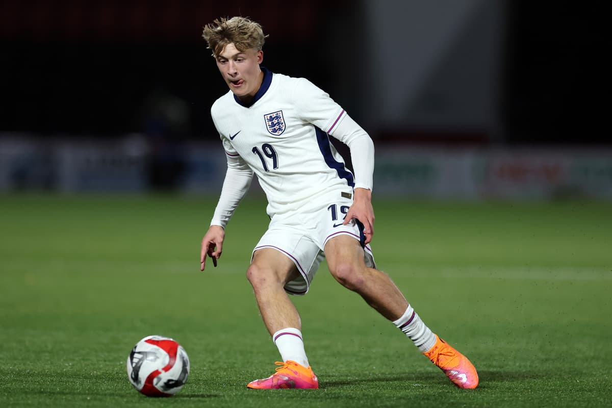 Ehemaliger Jugendspieler von Leeds United und englischer ...