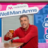 Chris Kamara shows his support for The Well Man Arms in Nottingham.