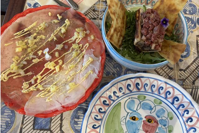 The Su ossu & sa tartara and Triu de su mari chi cantat.