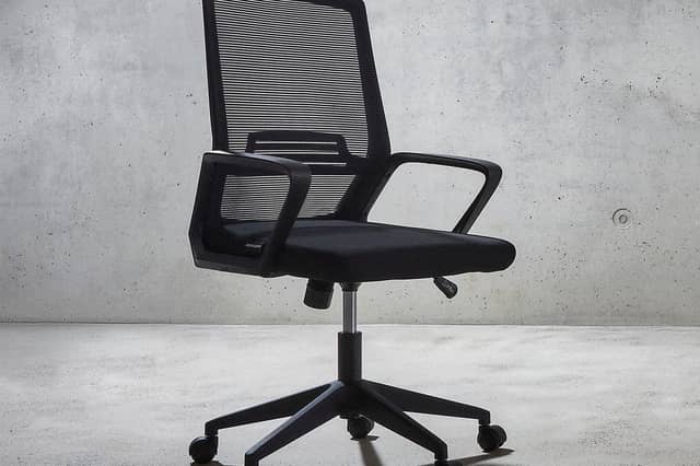 The Novigami Meza combines a breathable mesh back with adjustable height and a flexible reclining mechanism
