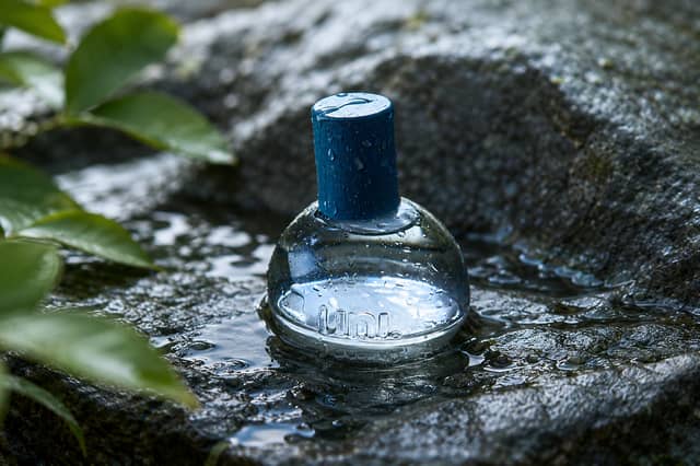 Uni Rain Eau de Parfum is inspired by the scent of fresh rainfall, blending floral and earthy notes in a lightweight, water-based fragrance.