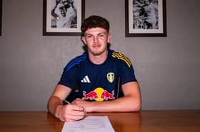 Defender Jacob Howard has signed a three-year contract at Leeds United.