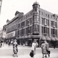 Leeds retro: Nostalgic photos showcase city centre shops in the 1980s