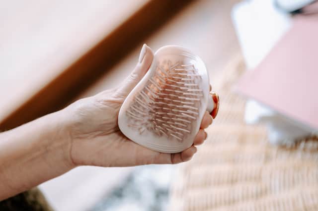The award-winning Manta Hairbrush is designed to glide through hair gently, helping to minimise breakage while detangling with ease.