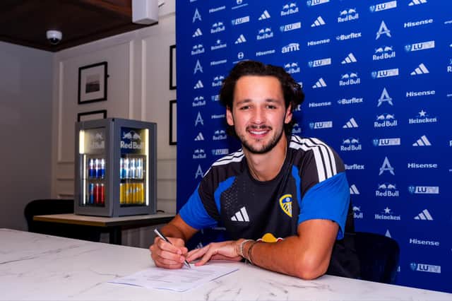 James Trafford has signed a five-year contract with Leeds United.
