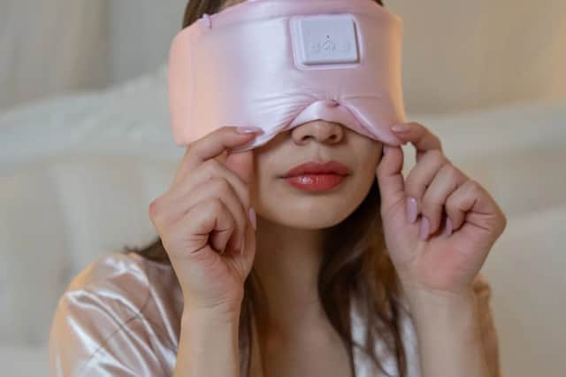 With up to 20 hours of battery life and an optional auto shut-off timer, Snoozeband Silk can play soothing sounds without needing to be charged every night.