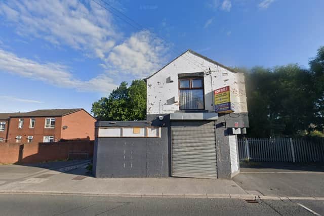 The vacant shop on 352 Tong Road, Farnley